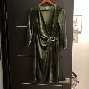 Velvet Anne Klein dress perfect for the holidays only wore to a wedding once